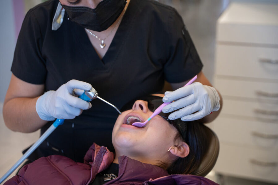 Explore a full spectrum of dental treatments at CIMA Oral Surgery Clinic in Tijuana. From routine care to advanced procedures, all in one convenient location.