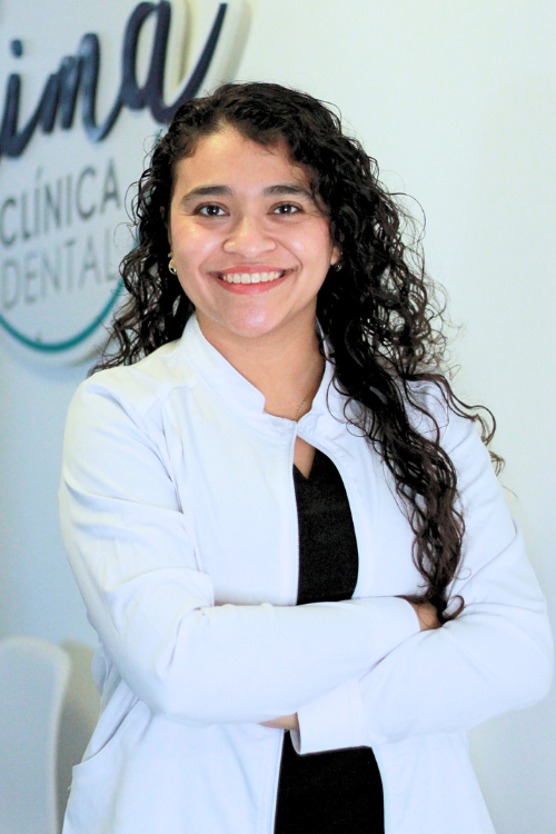 Dra Citrali Ixtzel Ornelas Implantologist oral surgeon at CIMA Oral surgery clinic in tijuana with the best affordable prices budget friendly
